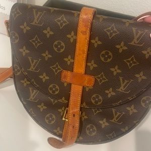 Beautiful Louis Vuitton crossbody purse